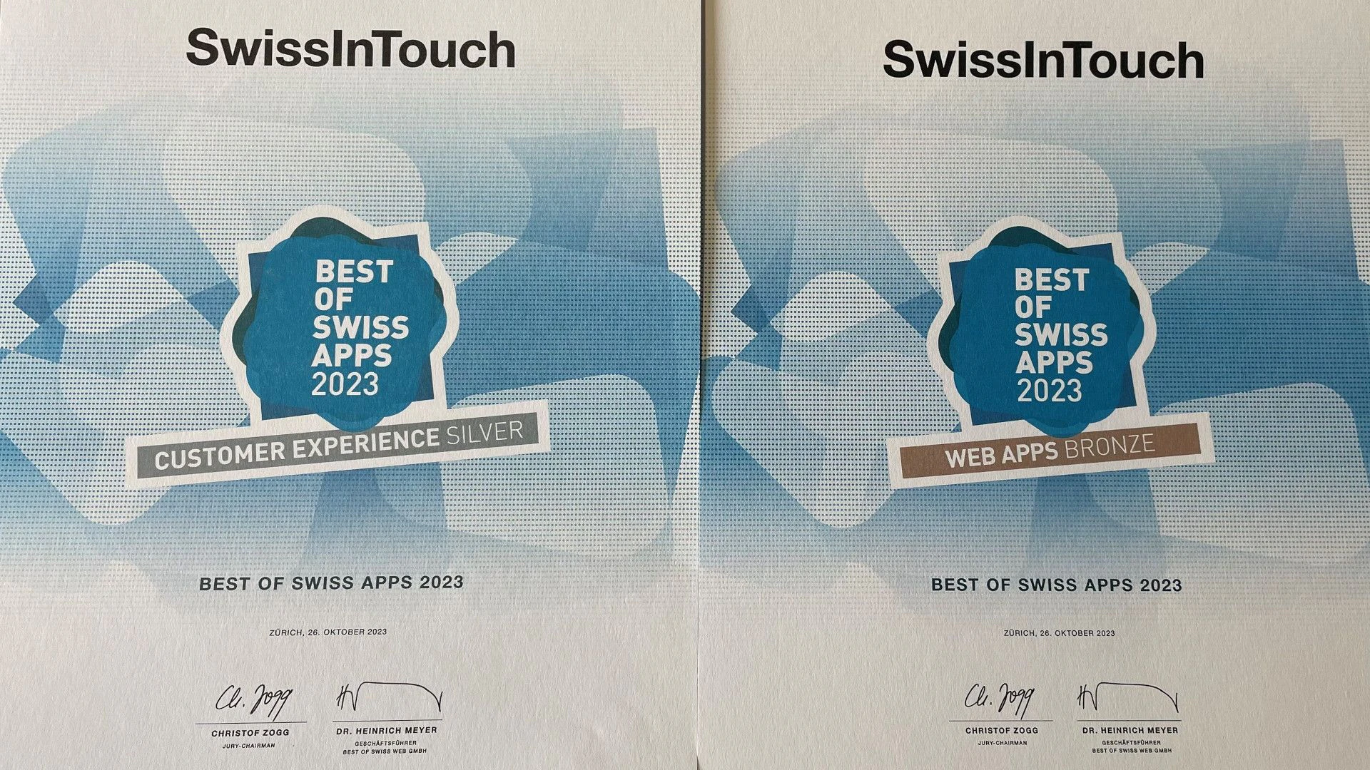 Das Bild zeigt die zwei Auszeichnungen Silber und Bronze am Best of Swiss Apps Awards 2023.
